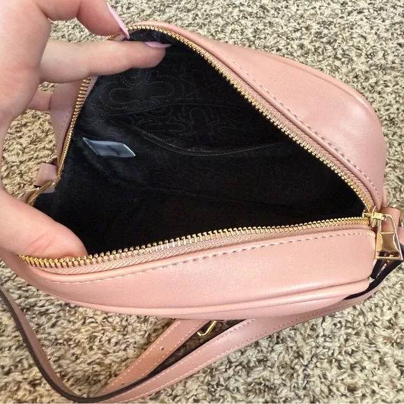 True Religion Baby Pink Med Crossbody Bag Purse with Horseshoe Logo Adjustable - Picture 6 of 14